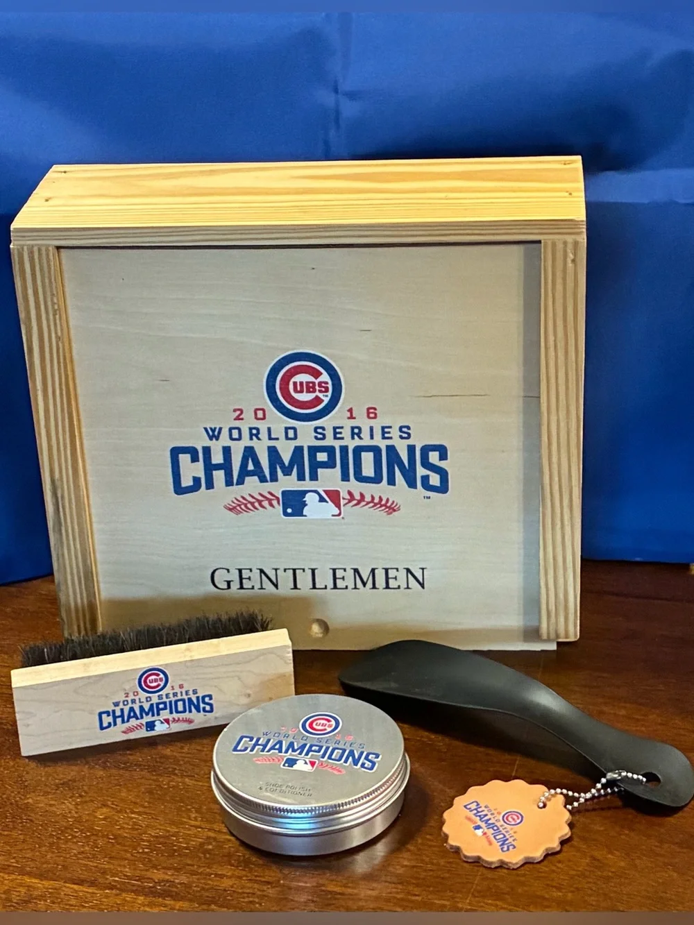 New/Unused MLB 2016 World Series Champions GENTLEMEN Shoe Shine Care Kit PineBox